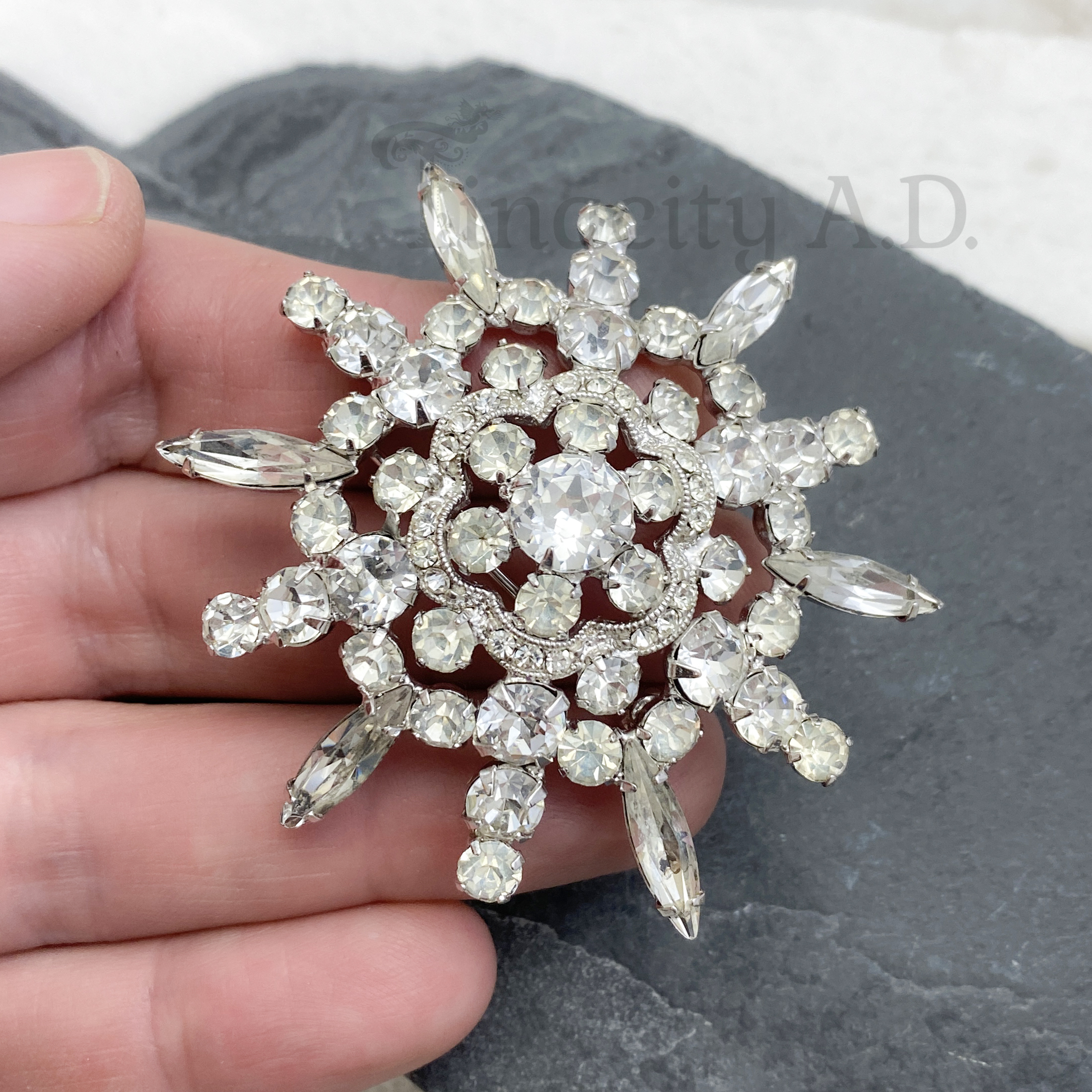 Vintage Brooch with Clear Oval Rhinestone
